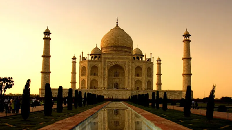 The Majestic Taj Mahal: A TestameThe Majestic 